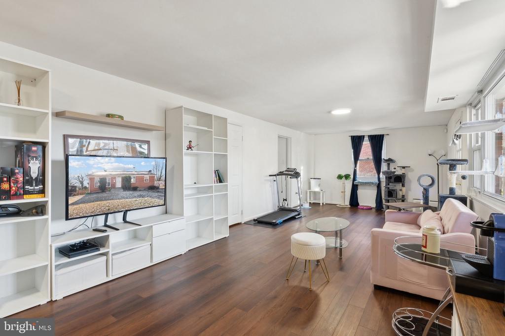 317 FERNDALE PLACE