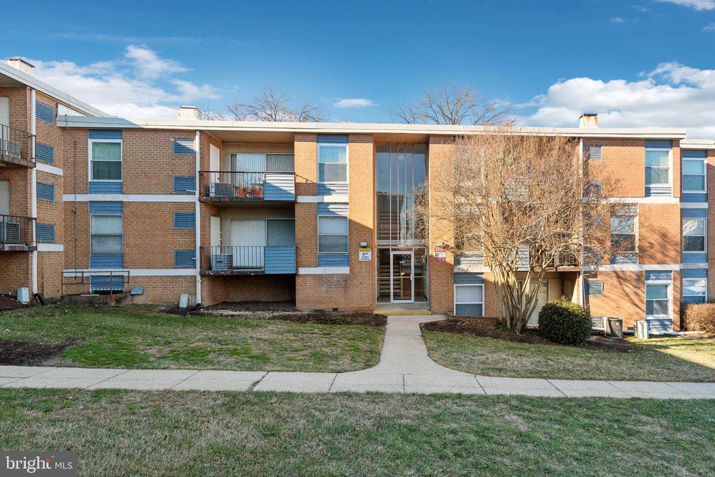 3809 SAINT BARNABAS ROAD Unit: T202
