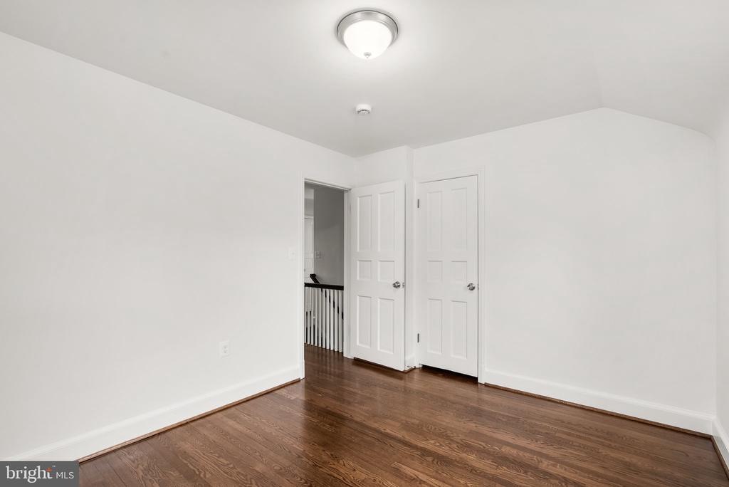 3913 ONEIDA PLACE