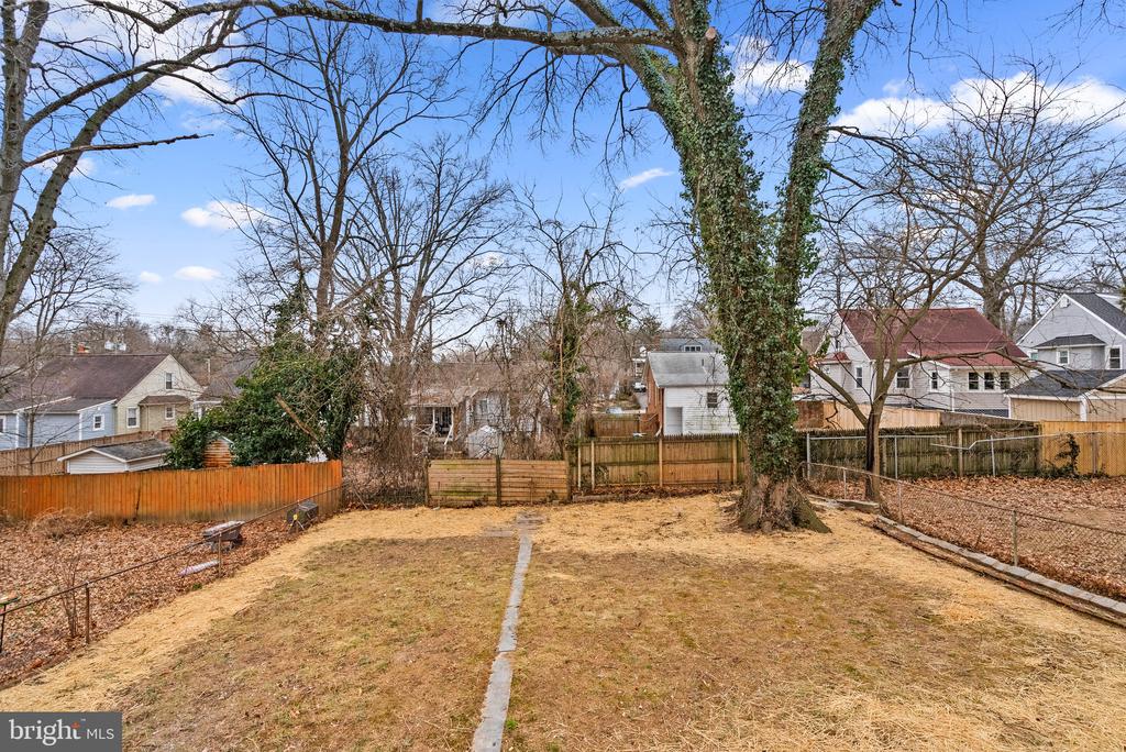 3913 ONEIDA PLACE