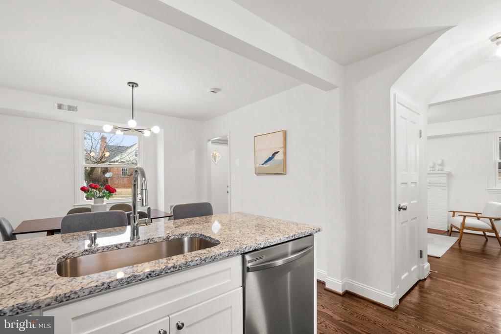 3913 ONEIDA PLACE