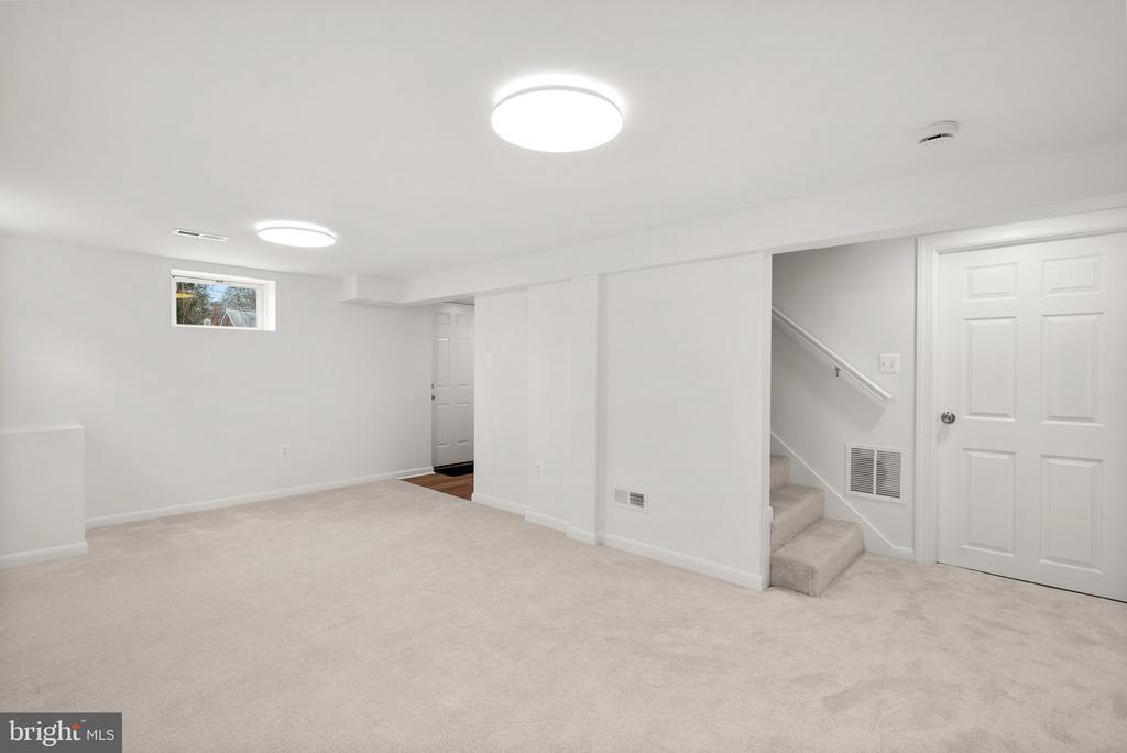 3913 ONEIDA PLACE