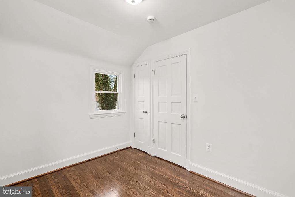 3913 ONEIDA PLACE