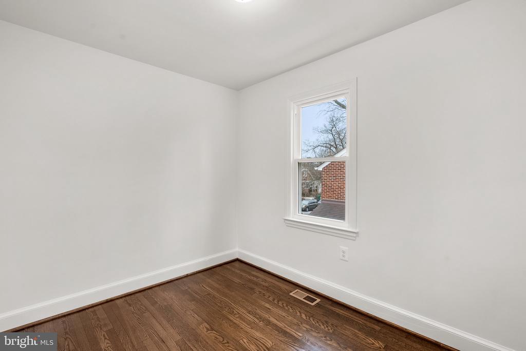 3913 ONEIDA PLACE
