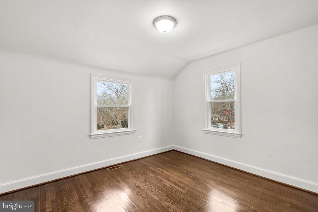 3913 ONEIDA PLACE