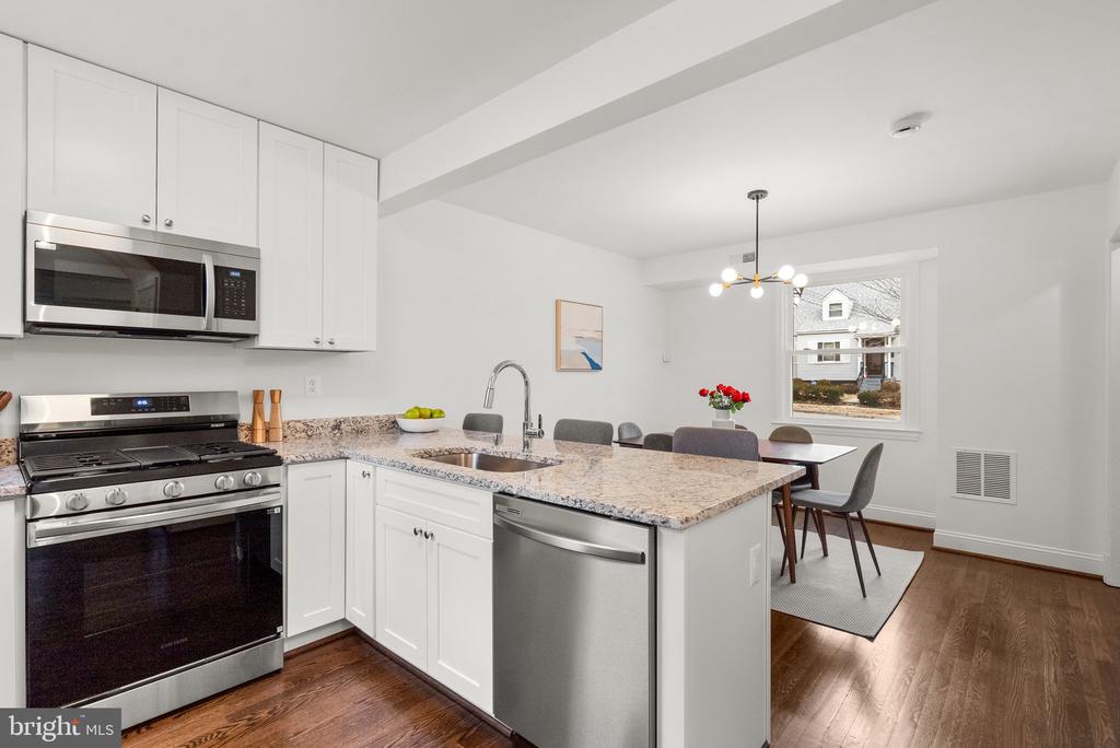 3913 ONEIDA PLACE