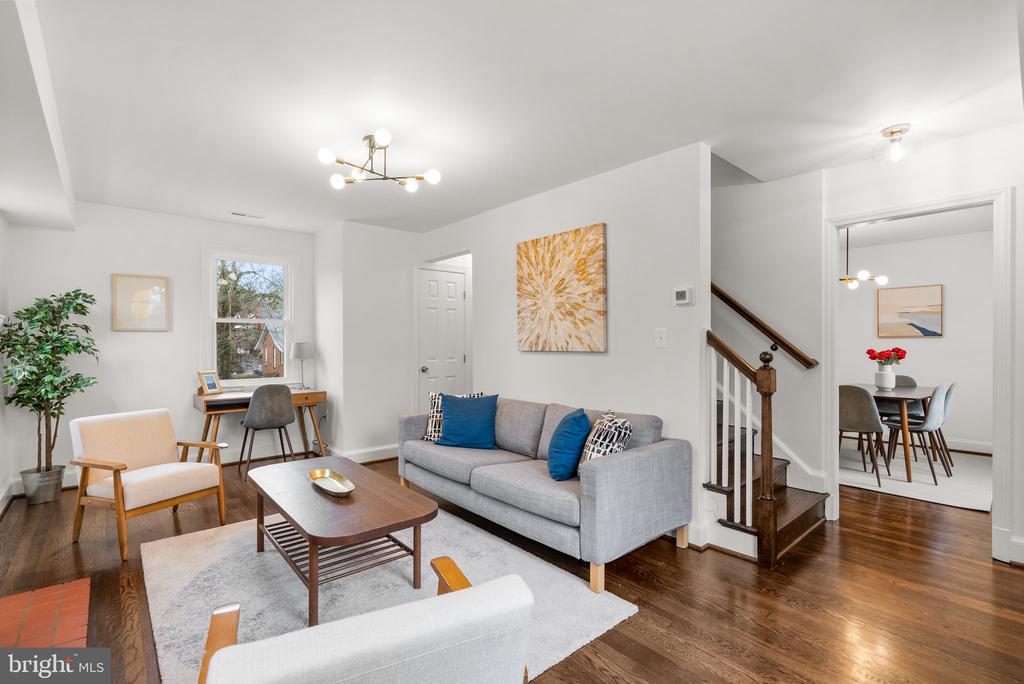 3913 ONEIDA PLACE