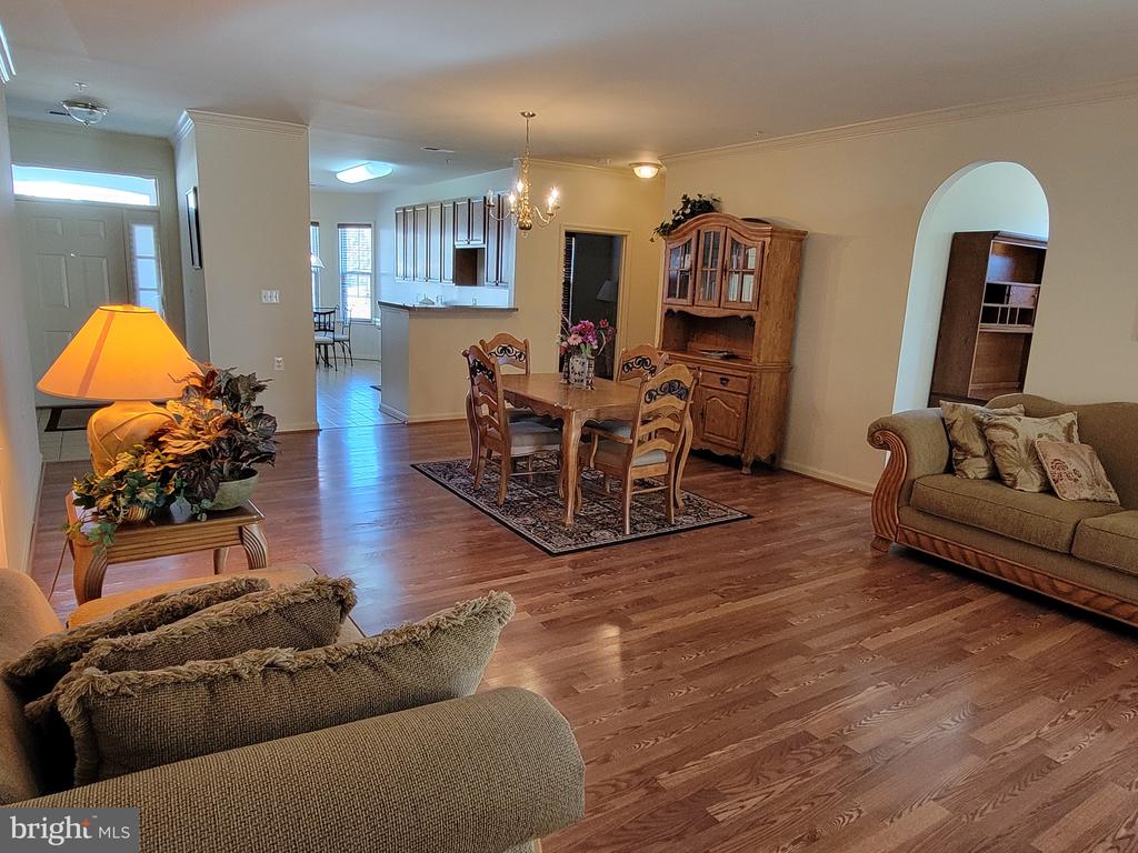 310 BATHURST STREET