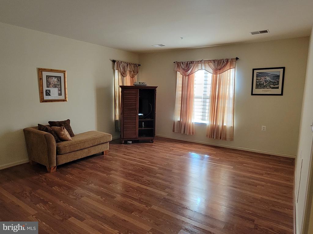 310 BATHURST STREET