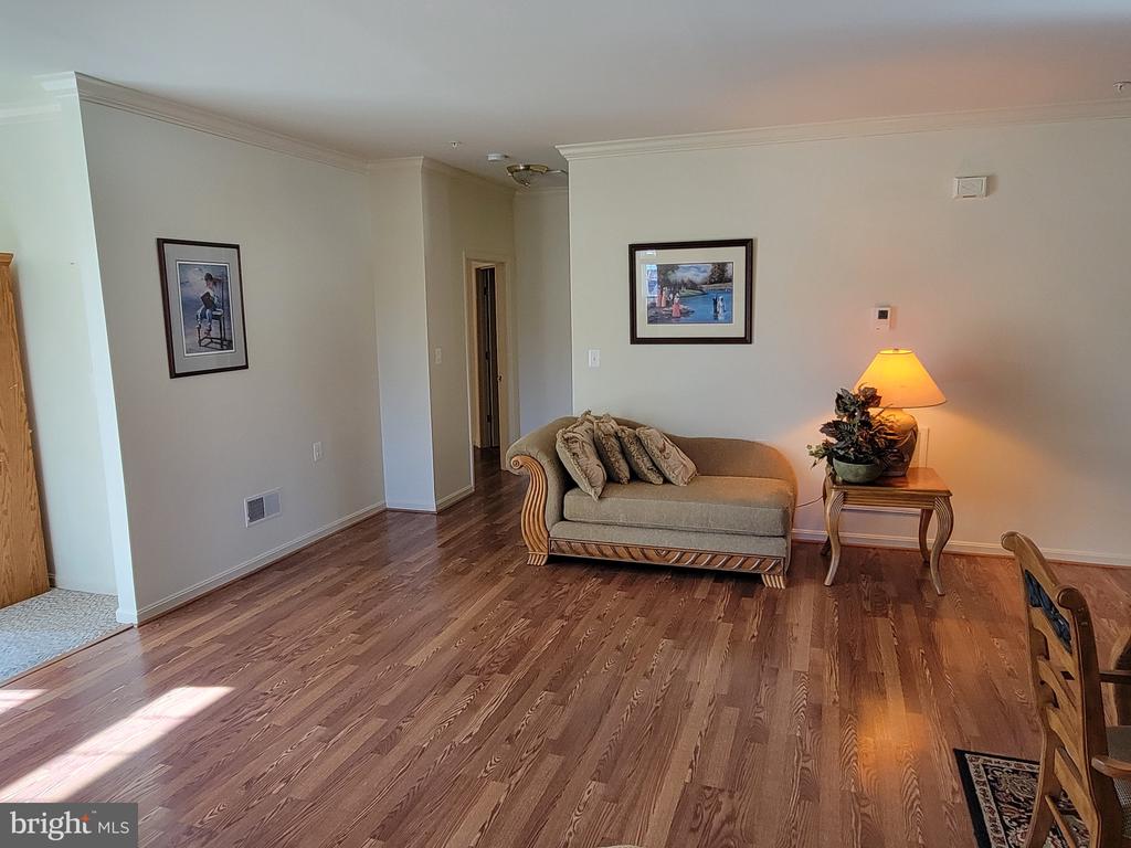 310 BATHURST STREET