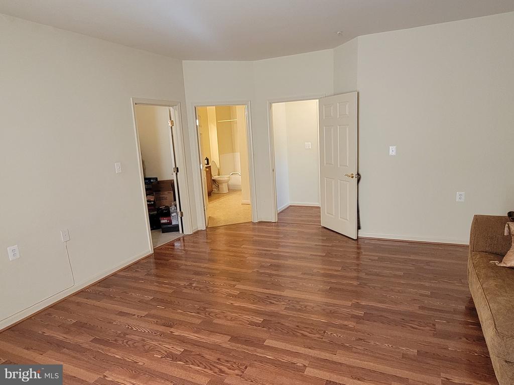 310 BATHURST STREET