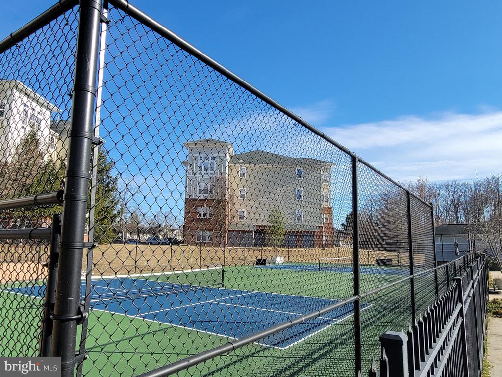 310 BATHURST STREET