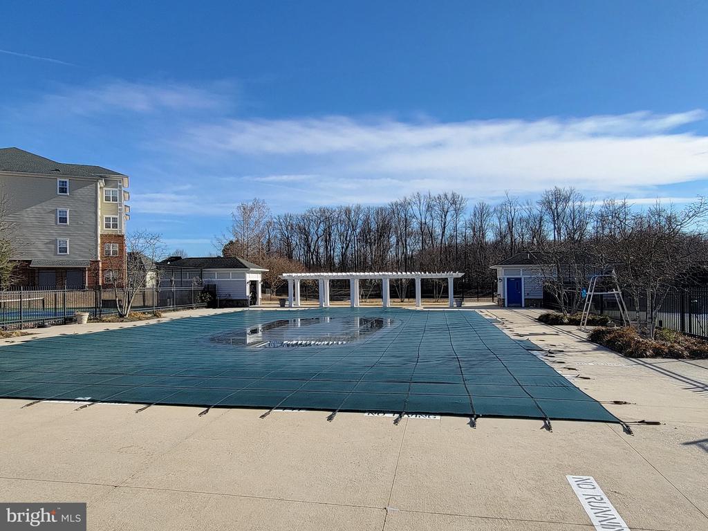 310 BATHURST STREET