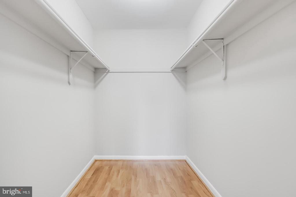 15702 DORSET ROAD Unit: 204