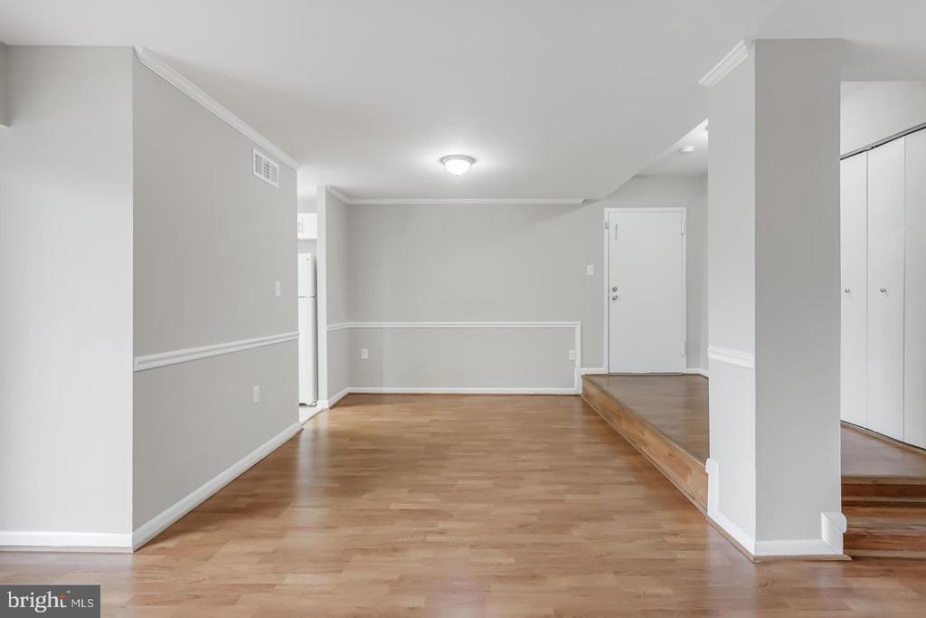 15702 DORSET ROAD Unit: 204