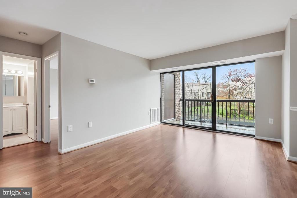15702 DORSET ROAD Unit: 204