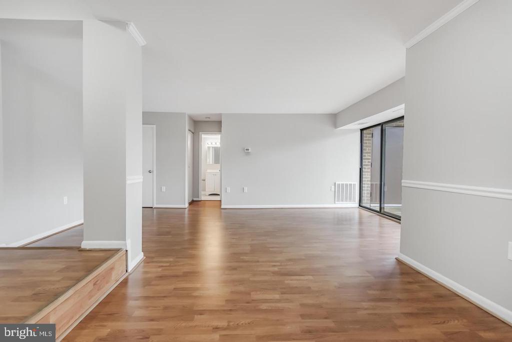15702 DORSET ROAD Unit: 204