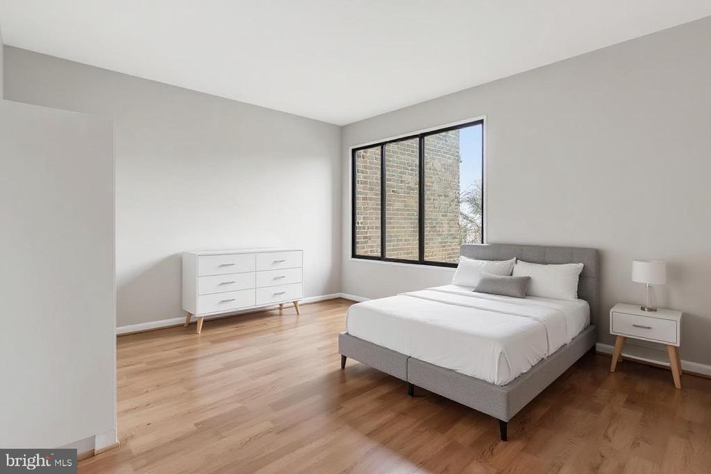 15702 DORSET ROAD Unit: 204