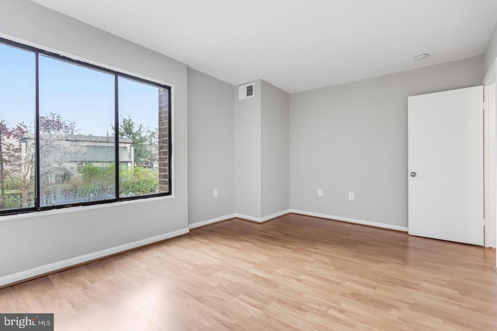 15702 DORSET ROAD Unit: 204