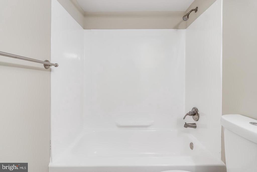 15702 DORSET ROAD Unit: 204