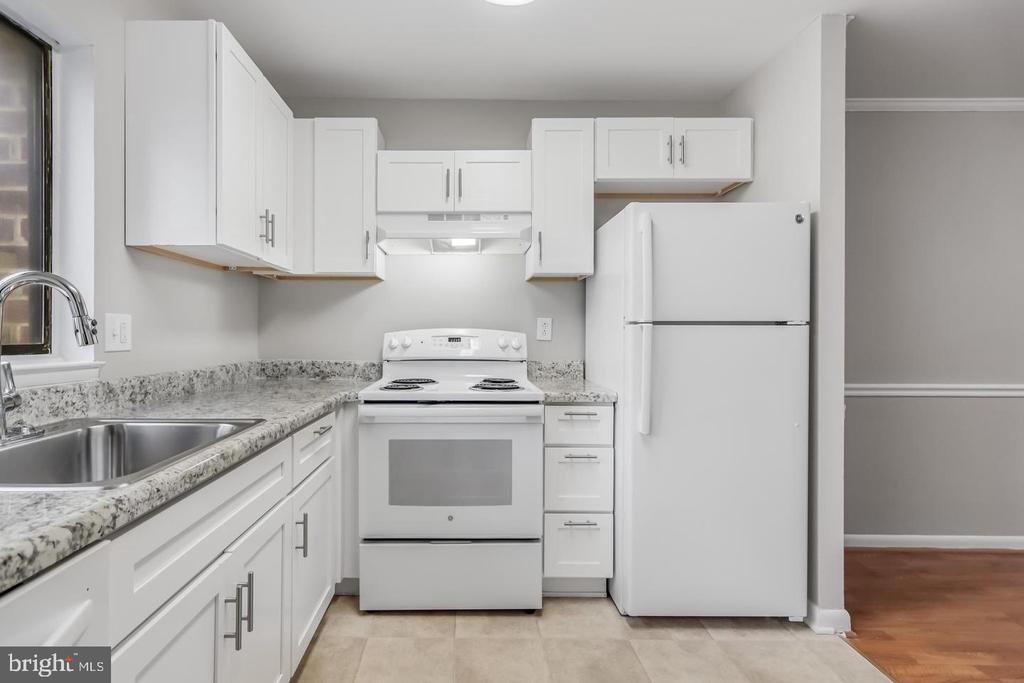 15702 DORSET ROAD Unit: 204
