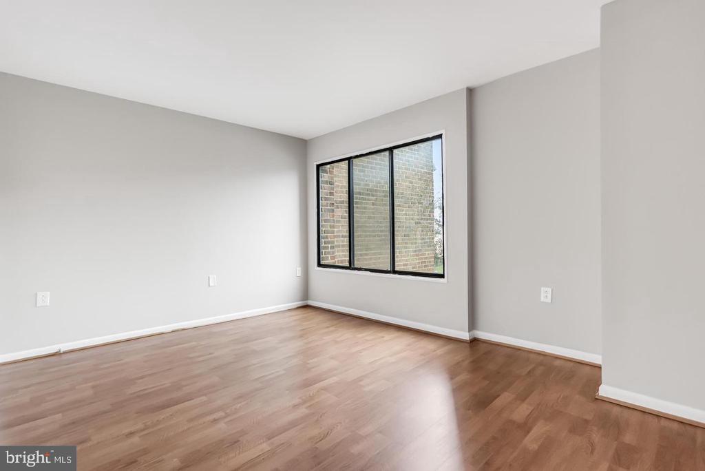 15702 DORSET ROAD Unit: 204
