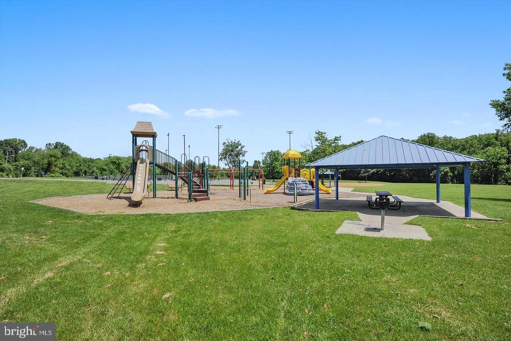 15702 DORSET ROAD Unit: 204