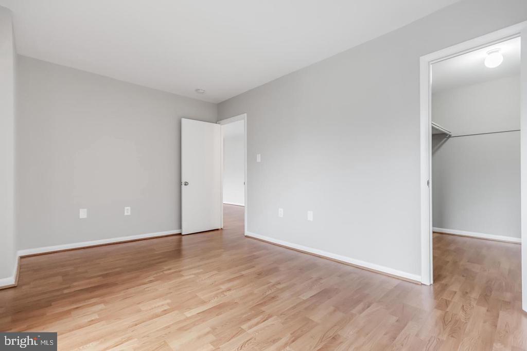 15702 DORSET ROAD Unit: 204