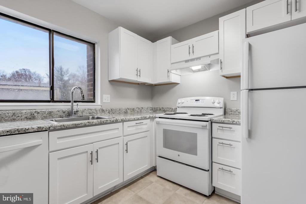 15702 DORSET ROAD Unit: 204
