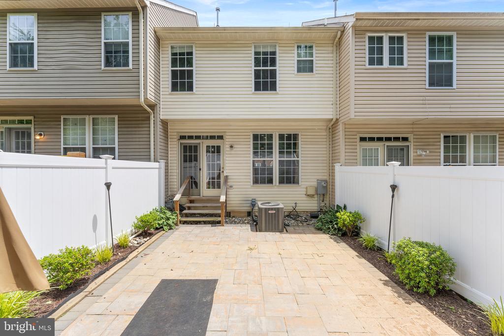 4004 MEADOW TRAIL LANE