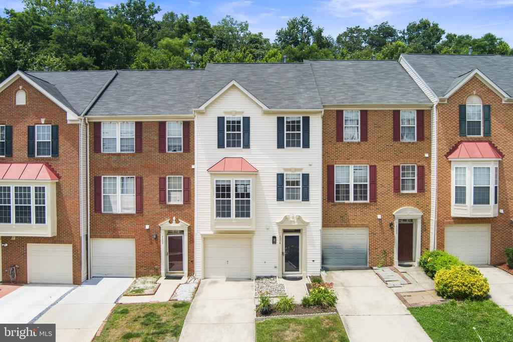 4004 MEADOW TRAIL LANE