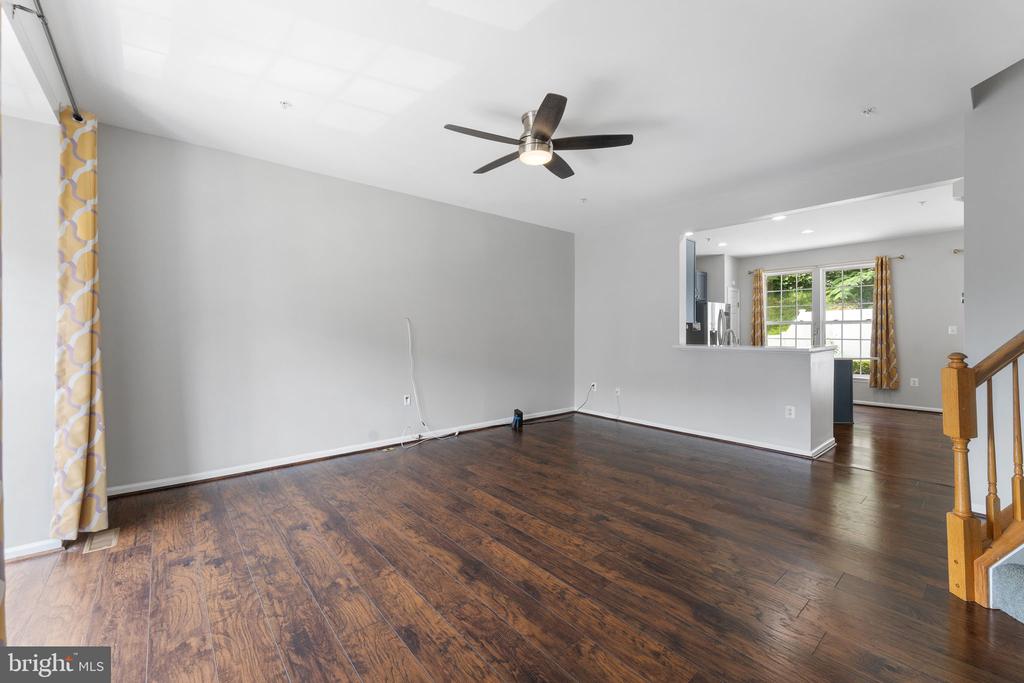 4004 MEADOW TRAIL LANE