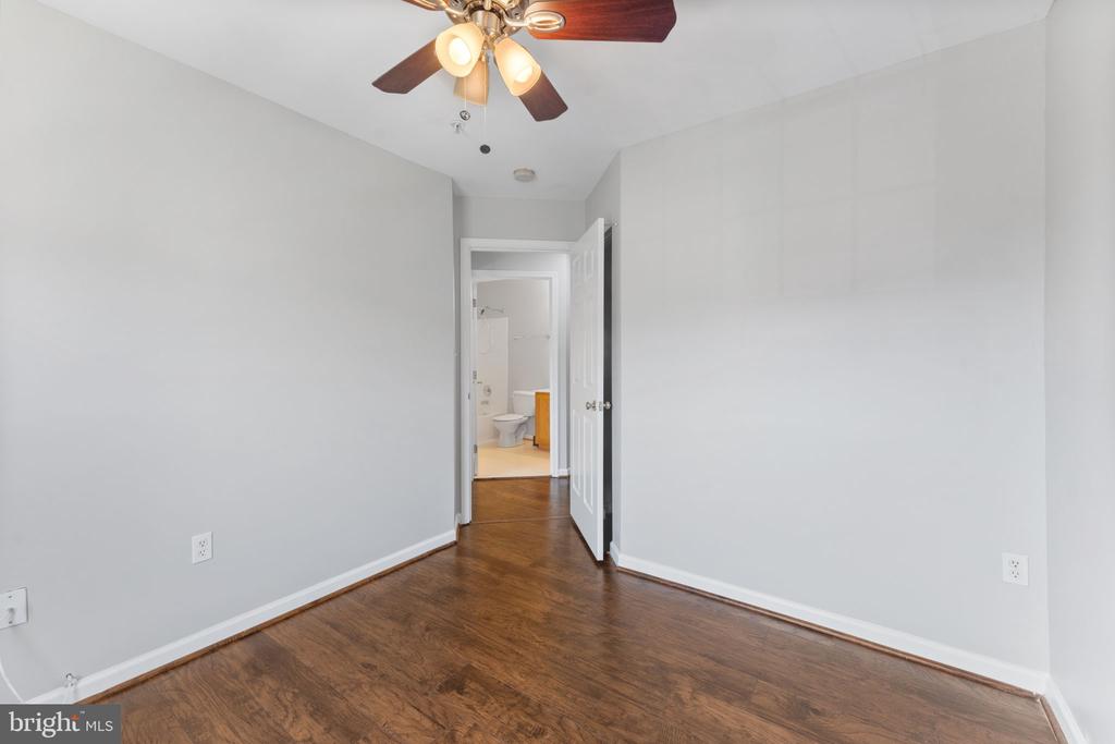 4004 MEADOW TRAIL LANE