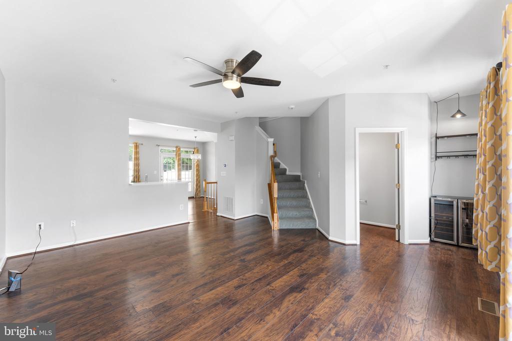 4004 MEADOW TRAIL LANE