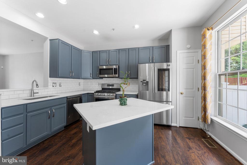 4004 MEADOW TRAIL LANE