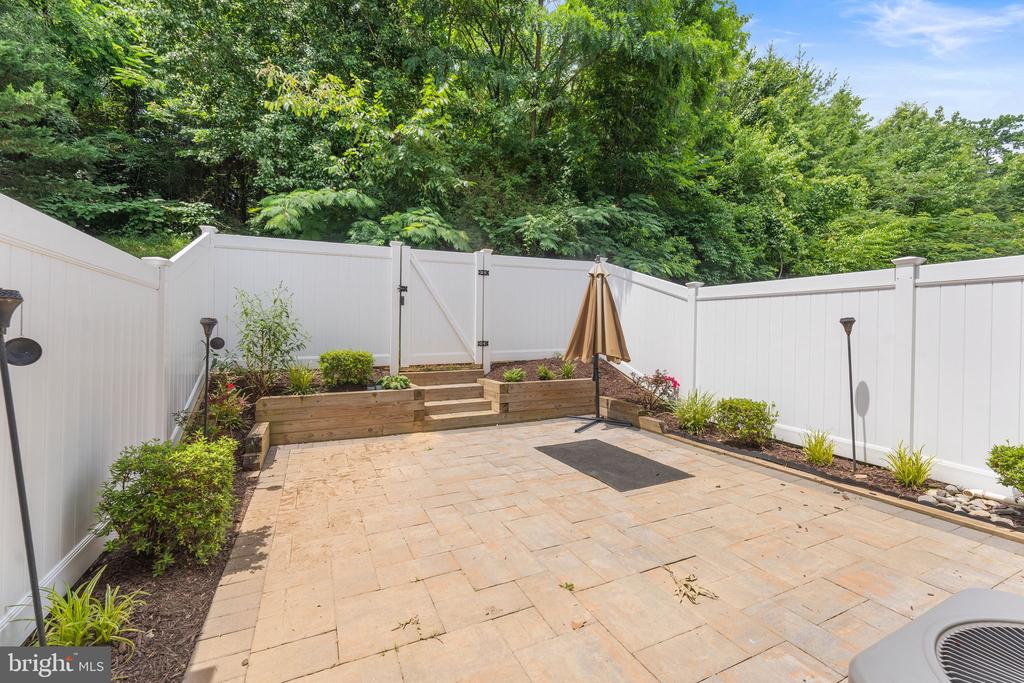 4004 MEADOW TRAIL LANE
