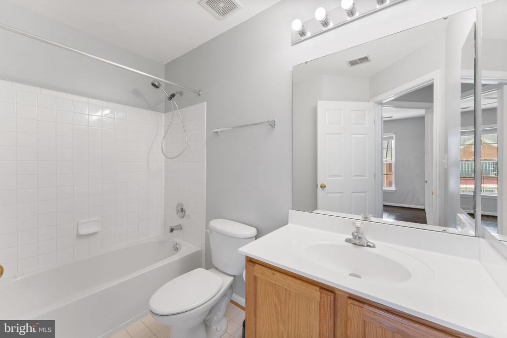 4004 MEADOW TRAIL LANE