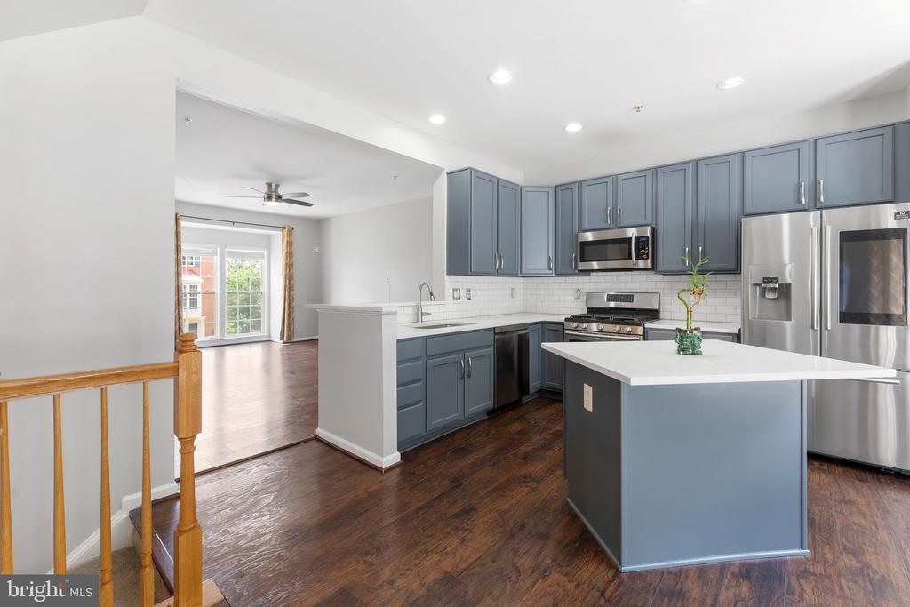 4004 MEADOW TRAIL LANE