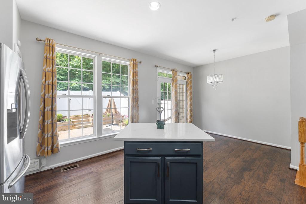 4004 MEADOW TRAIL LANE