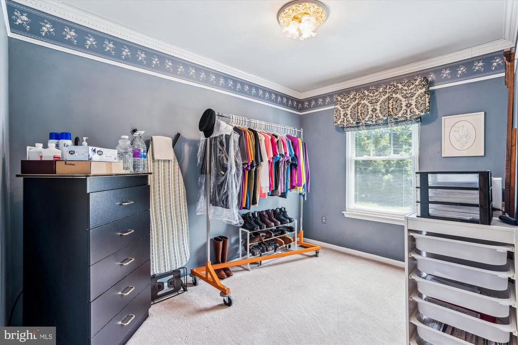 10902 VALLEY BROOK DRIVE