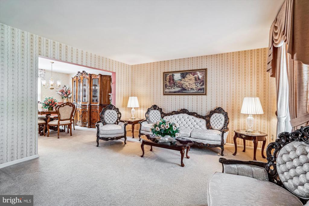10902 VALLEY BROOK DRIVE