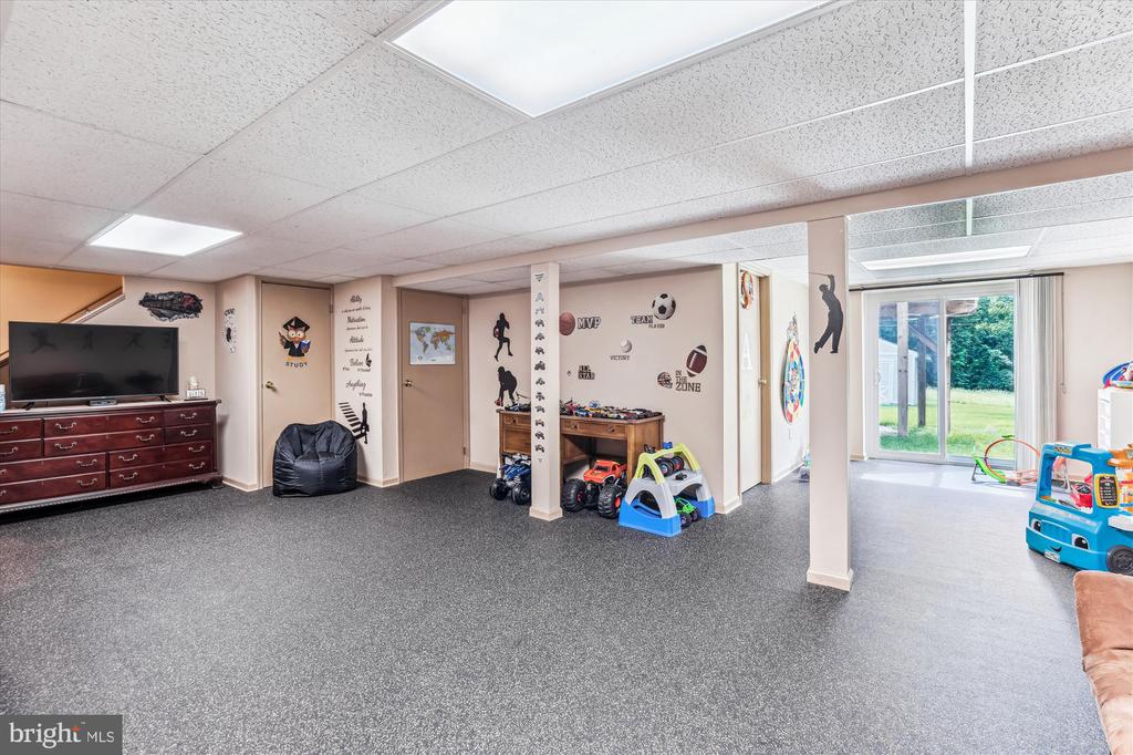 10902 VALLEY BROOK DRIVE
