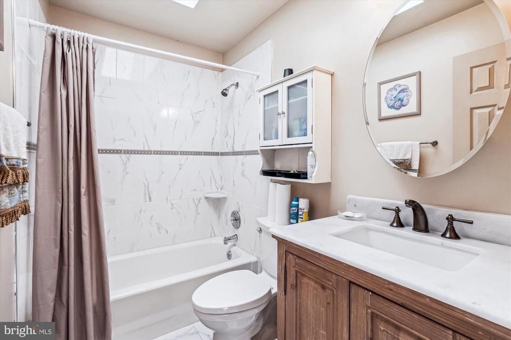 10902 VALLEY BROOK DRIVE