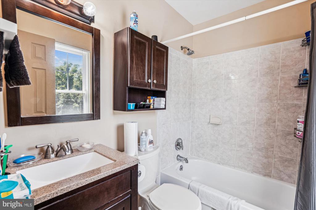10902 VALLEY BROOK DRIVE