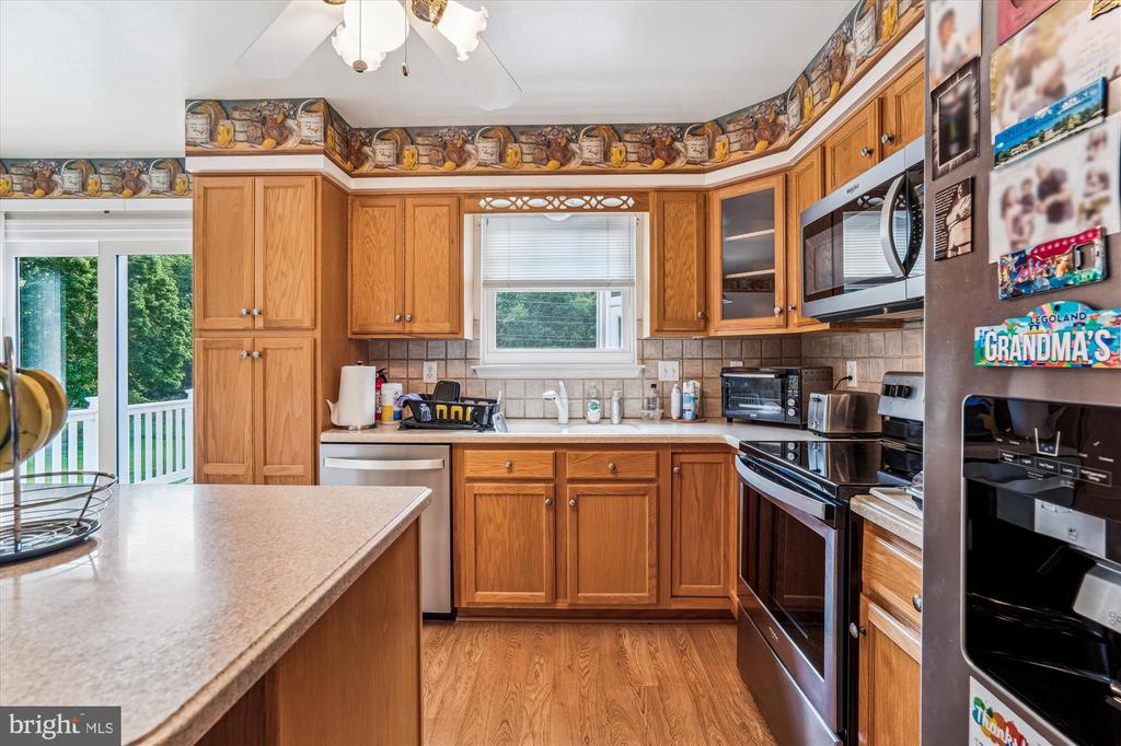 10902 VALLEY BROOK DRIVE