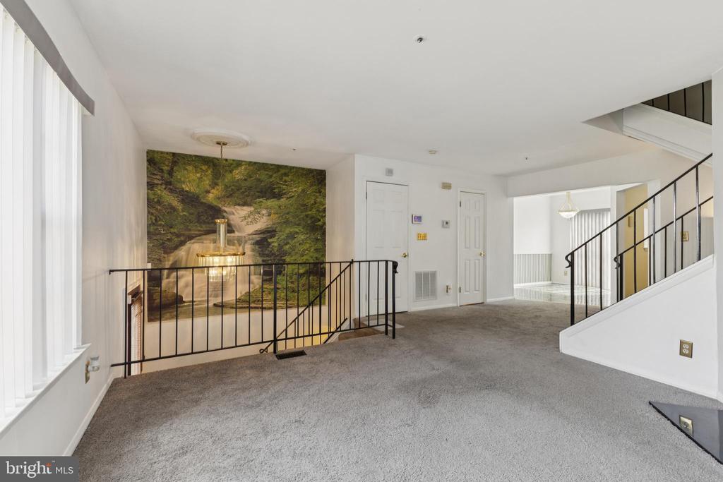 5715 REGENCY LANE