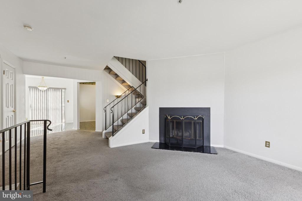 5715 REGENCY LANE