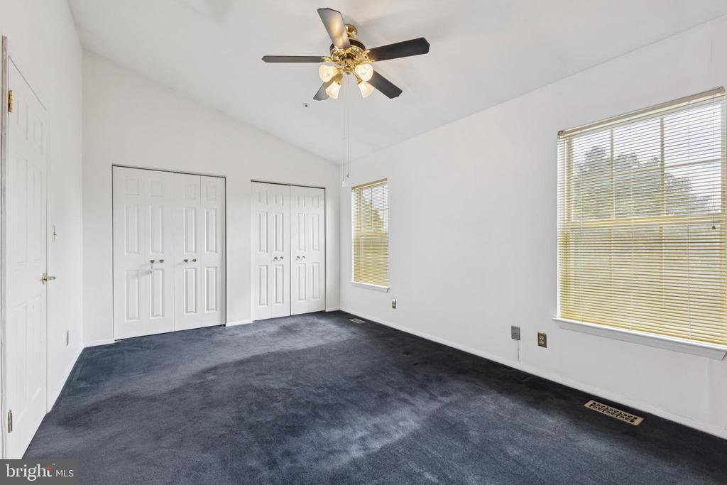 5715 REGENCY LANE