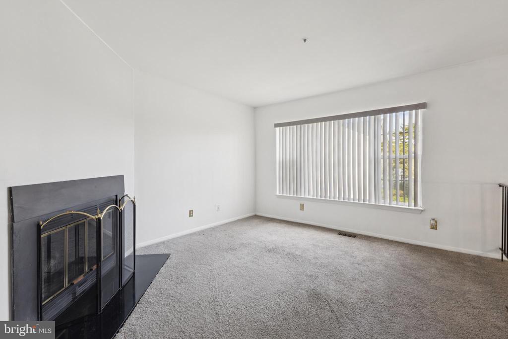 5715 REGENCY LANE