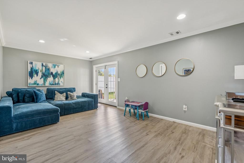 6805 SUNSET TERRACE